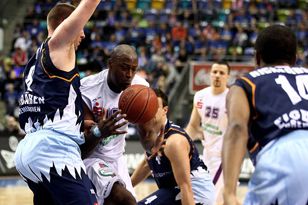 斯赤膊举重 斯赤膊举重